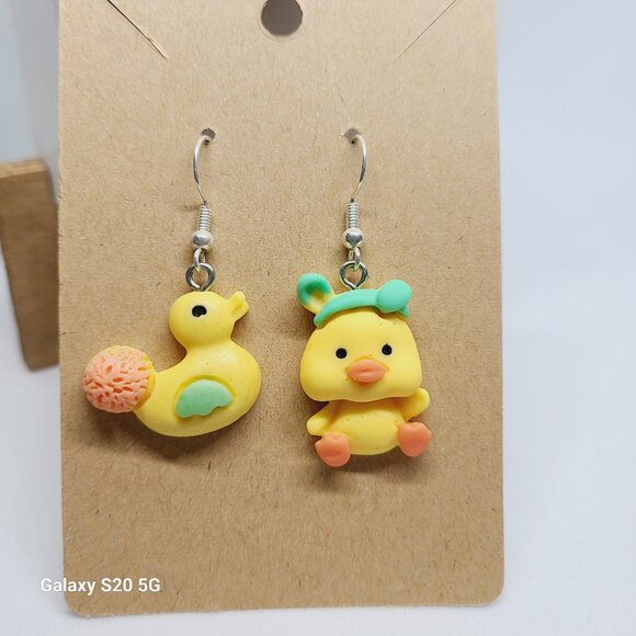 Handmade Chick w/Duckie Dangle Drop Earrings NEW Ladies Lightweight Casual Fun - Picture 2 of 4